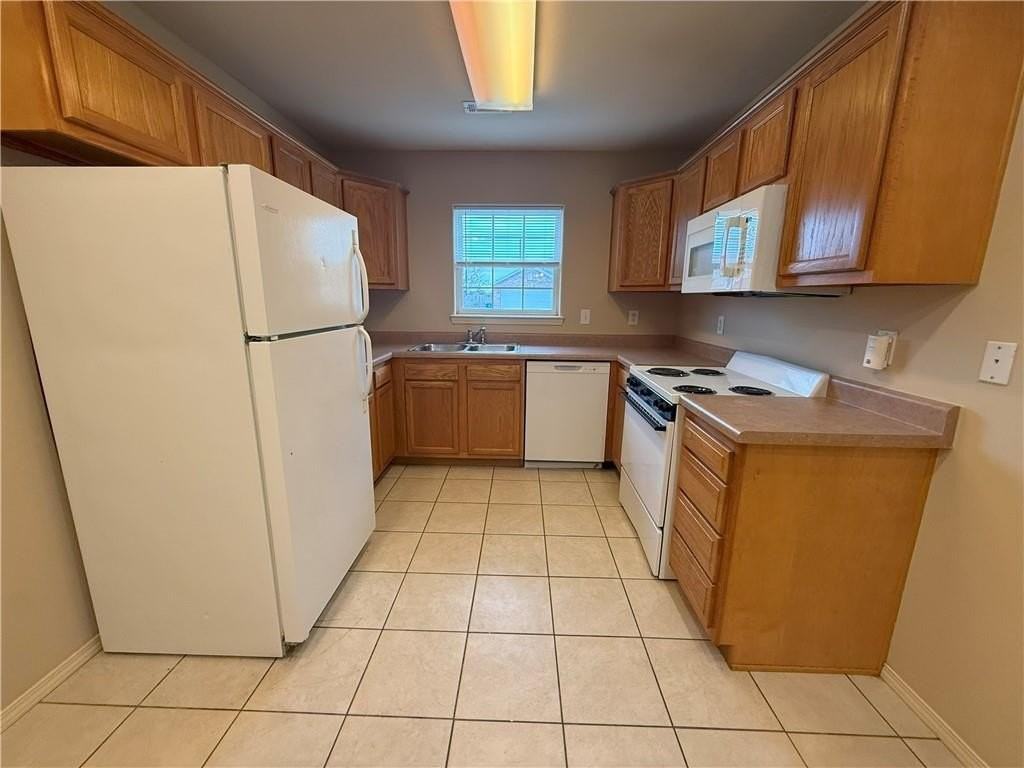 4106 Southwest Shadowrock Place #2 - Photo 5 of 13