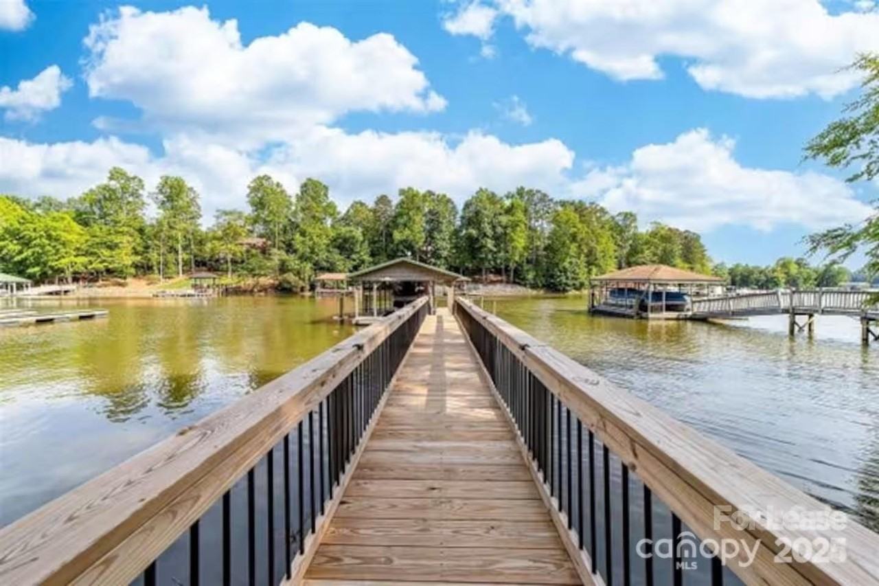 876 Armstrong Road - Photo 3 of 31