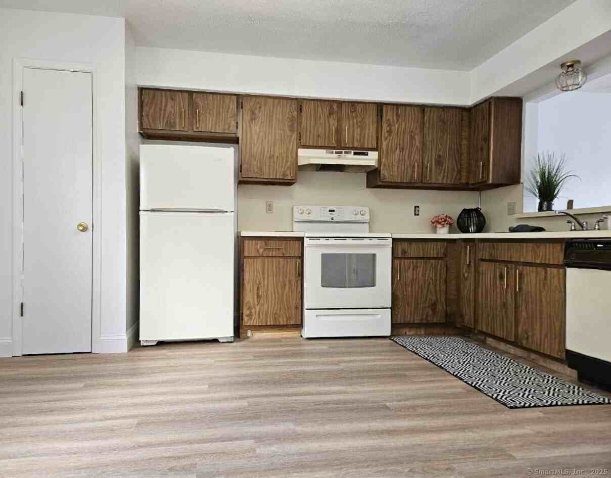 975 Meriden Rd #11 - Photo 7 of 27