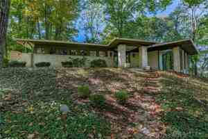 featured image of 701 E Schantz Ave