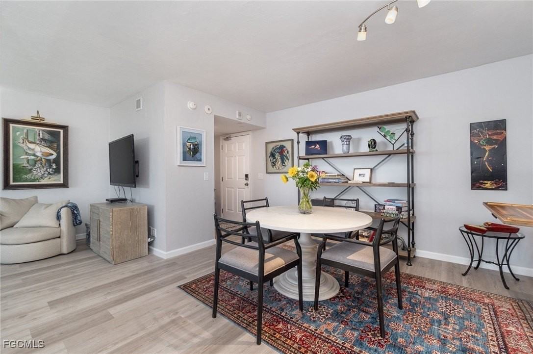 2810 Estero Blvd Apt 511 #511 - Photo 3 of 33