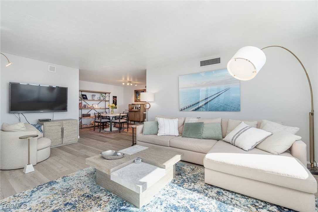 2810 Estero Blvd Apt 511 #511 - Photo 6 of 33