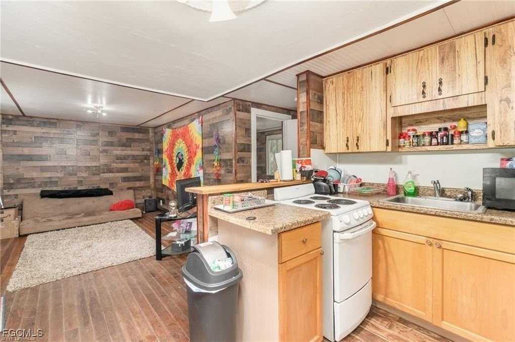 102 3rd St - Photo 7 of 16