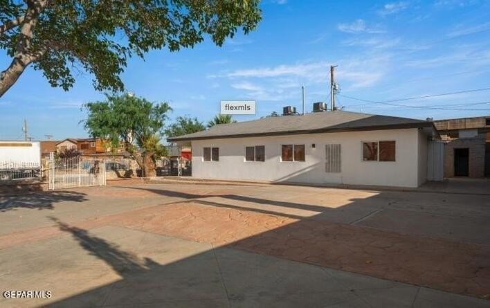 832 Wake Forest Ln - Photo 2 of 11