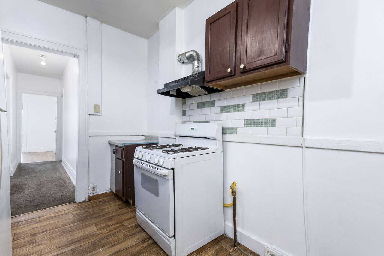 1565 W Grand Blvd Apt 4 #4 - Photo 2 of 16