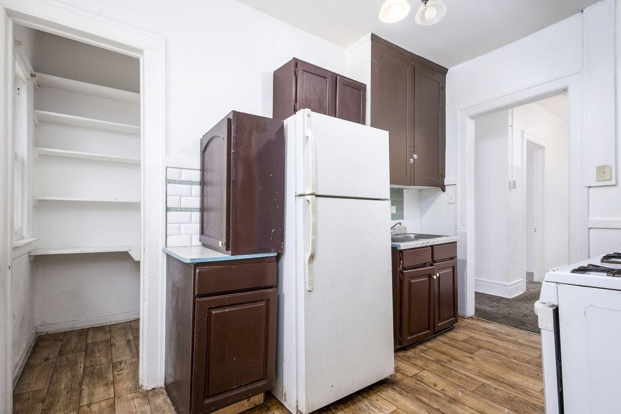 1565 W Grand Blvd Apt 4 #4 - Photo 3 of 16