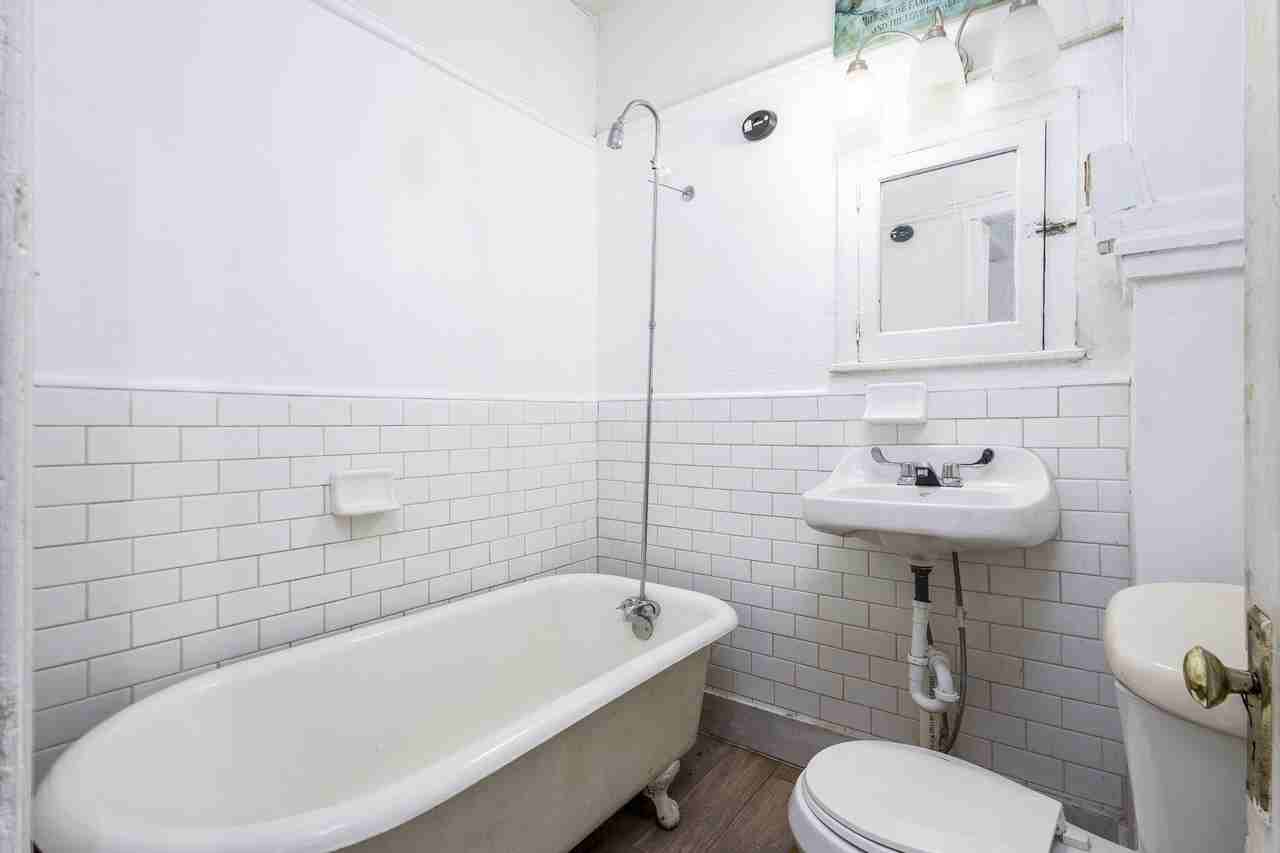 1565 W Grand Blvd Apt 4 #4 - Photo 6 of 16