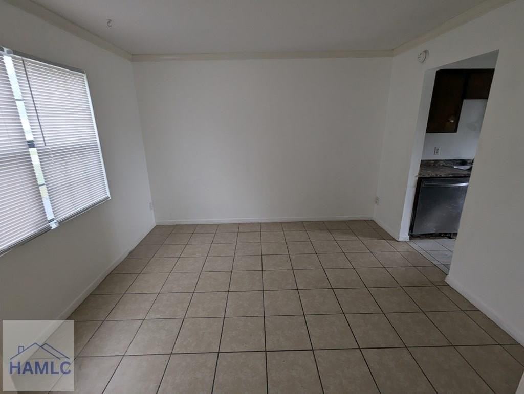 817 Lesa St - Photo 6 of 8