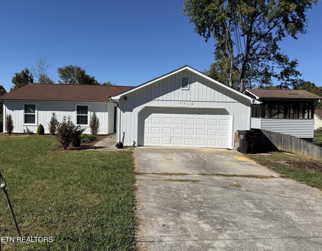 1316 Graycreek Ln - Photo 2 of 24