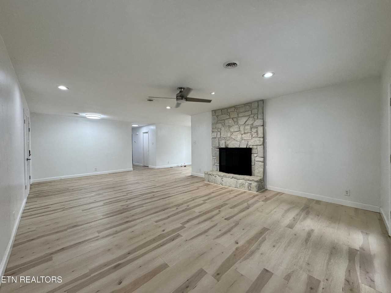 1316 Graycreek Ln - Photo 5 of 24