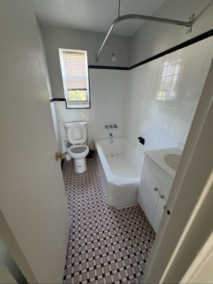 297 Terrace Ave #1 - Photo 3 of 4