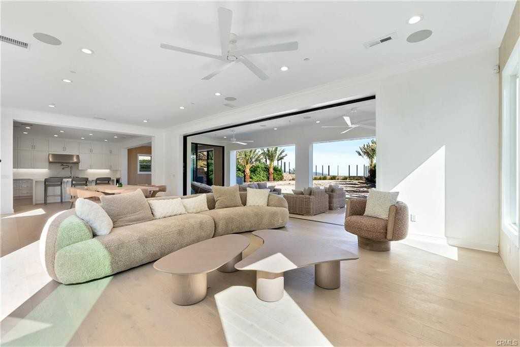 20448 W Liverpool Way - Photo 4 of 8