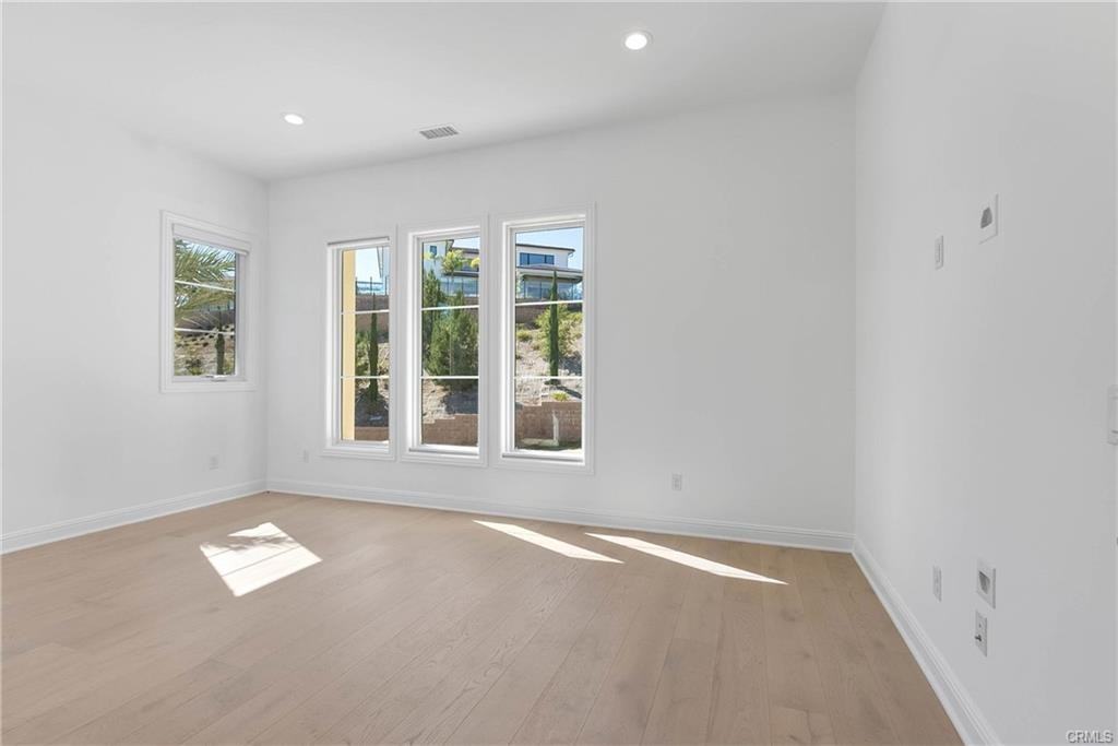 20448 W Liverpool Way - Photo 6 of 8