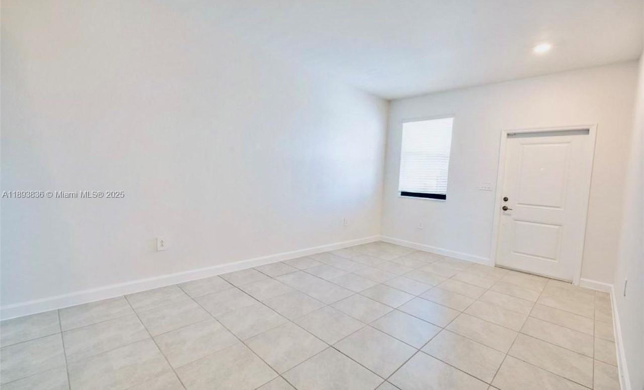 24587 Sw 119th Pl #24587 - Photo 2 of 8