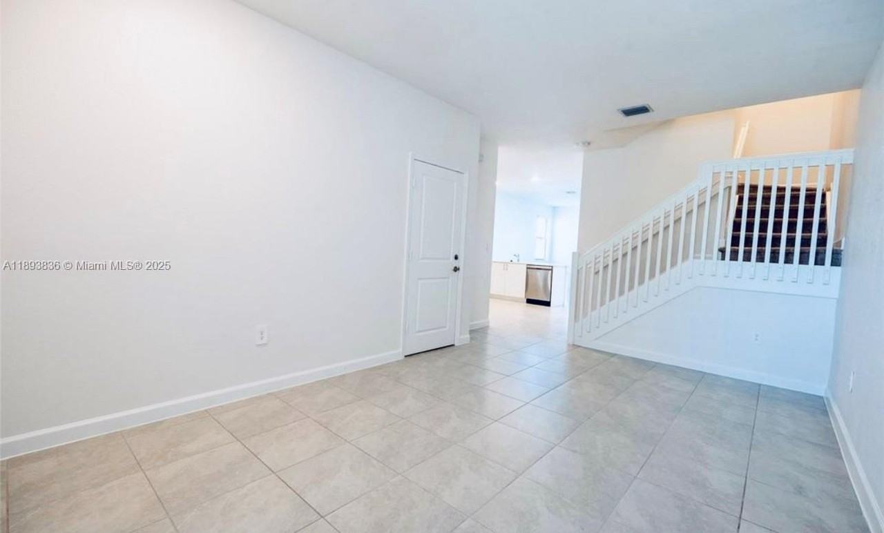 24587 Sw 119th Pl #24587 - Photo 3 of 8