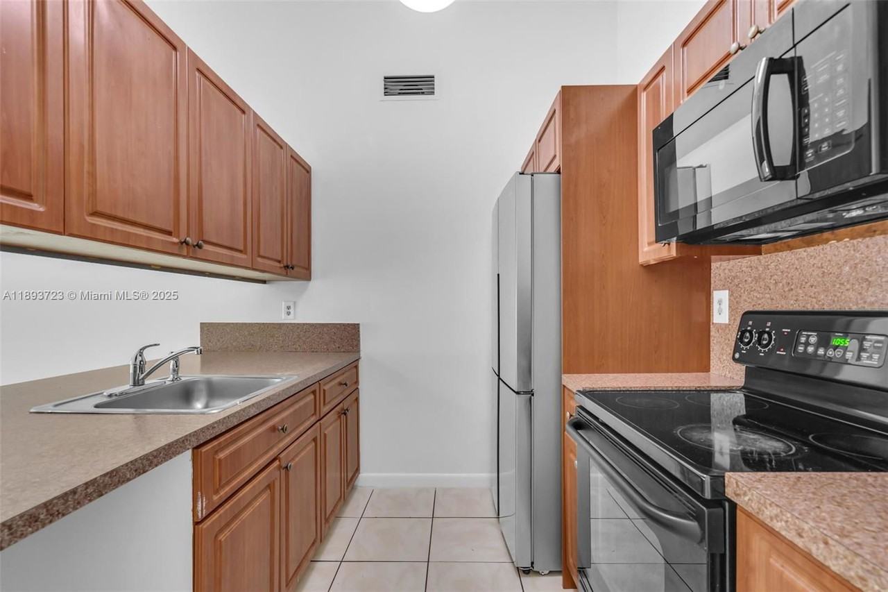 6713 Nw 188th Ter #6713 - Photo 5 of 8