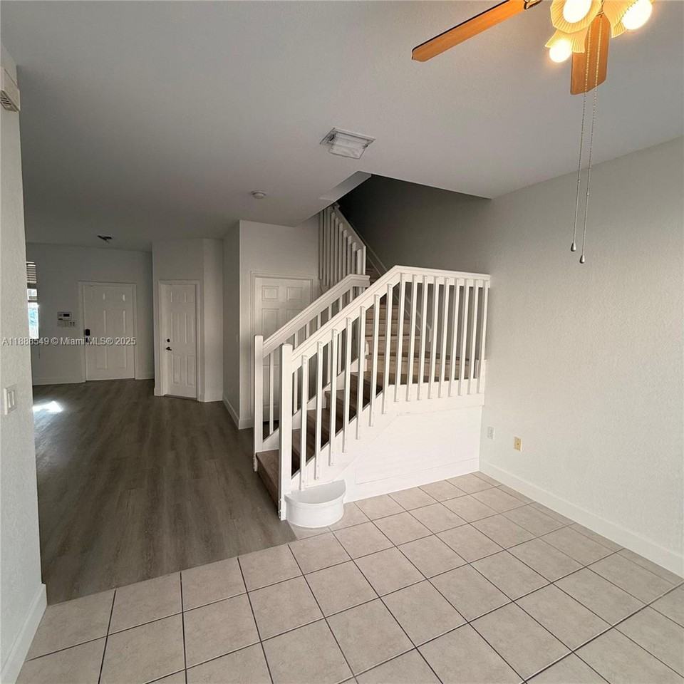 12185 Sw 125th Ct #12185 - Photo 2 of 8