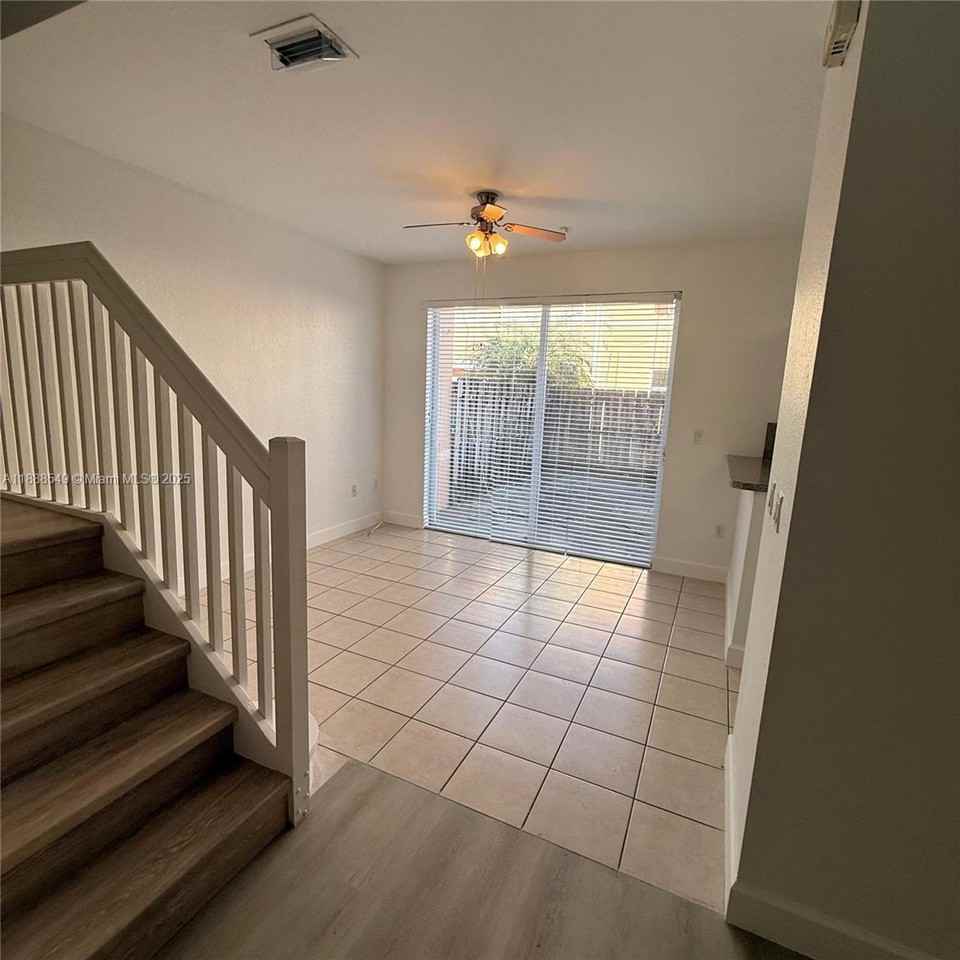 12185 Sw 125th Ct #12185 - Photo 3 of 8