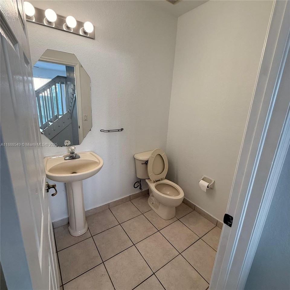 12185 Sw 125th Ct #12185 - Photo 5 of 8