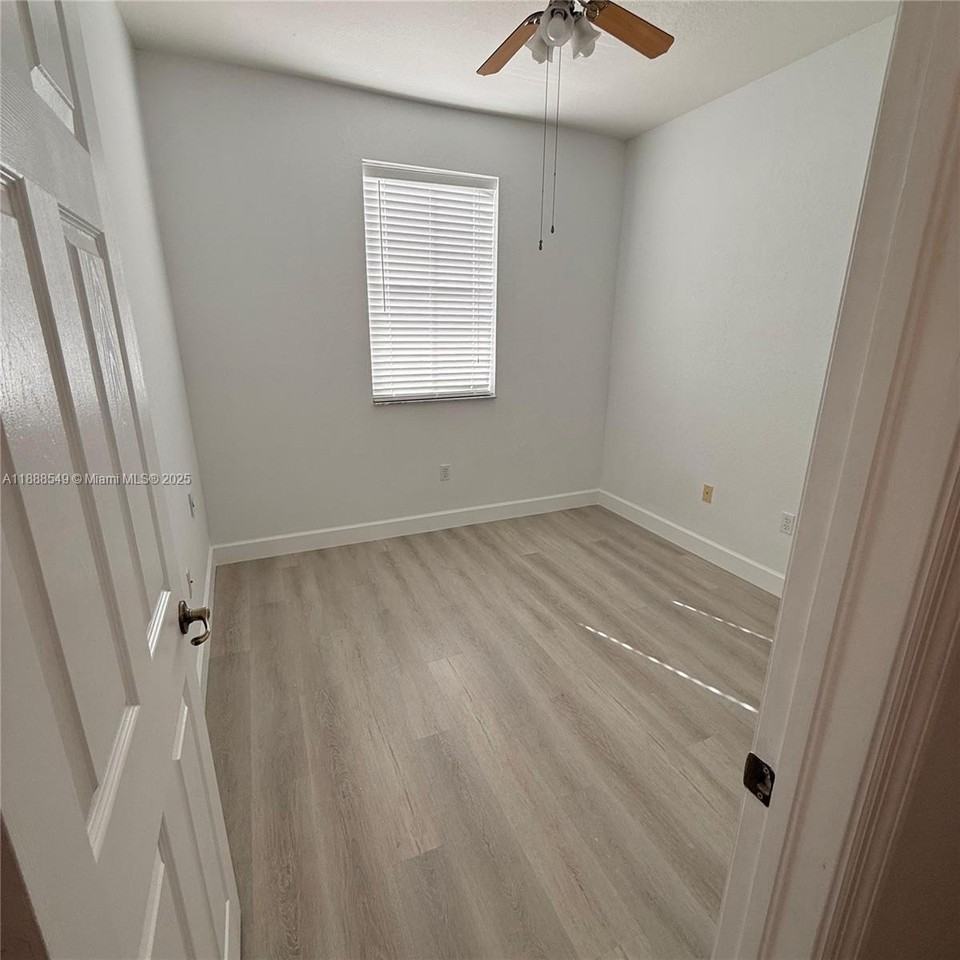 12185 Sw 125th Ct #12185 - Photo 6 of 8