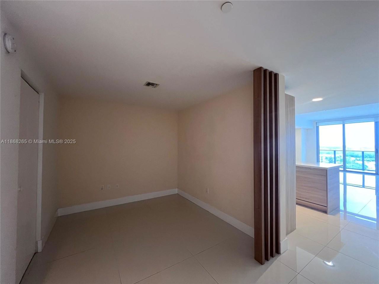 16385 Biscayne Blvd #2103 - Photo 2 of 8