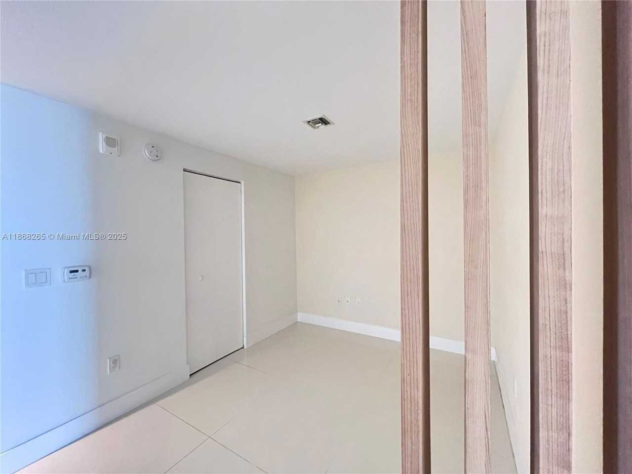 16385 Biscayne Blvd #2103 - Photo 3 of 8