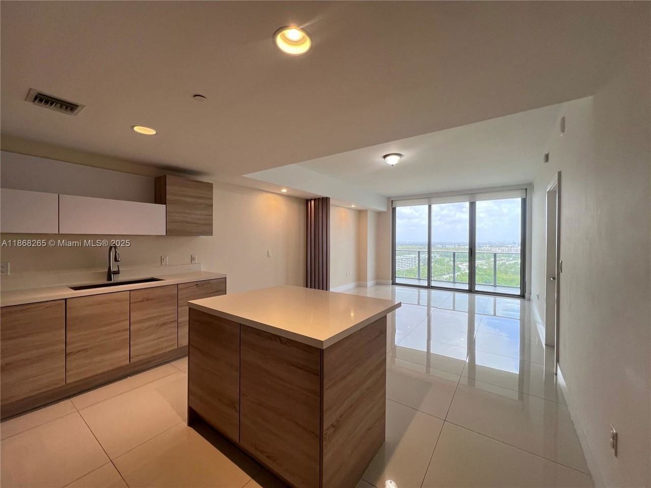 16385 Biscayne Blvd #2103 - Photo 4 of 8