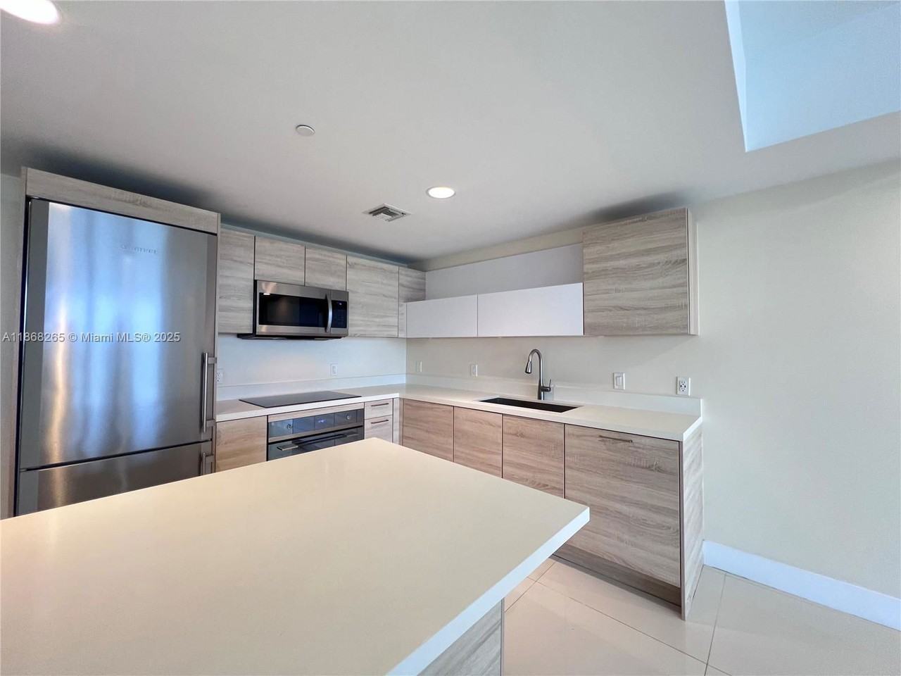 16385 Biscayne Blvd #2103 - Photo 5 of 8