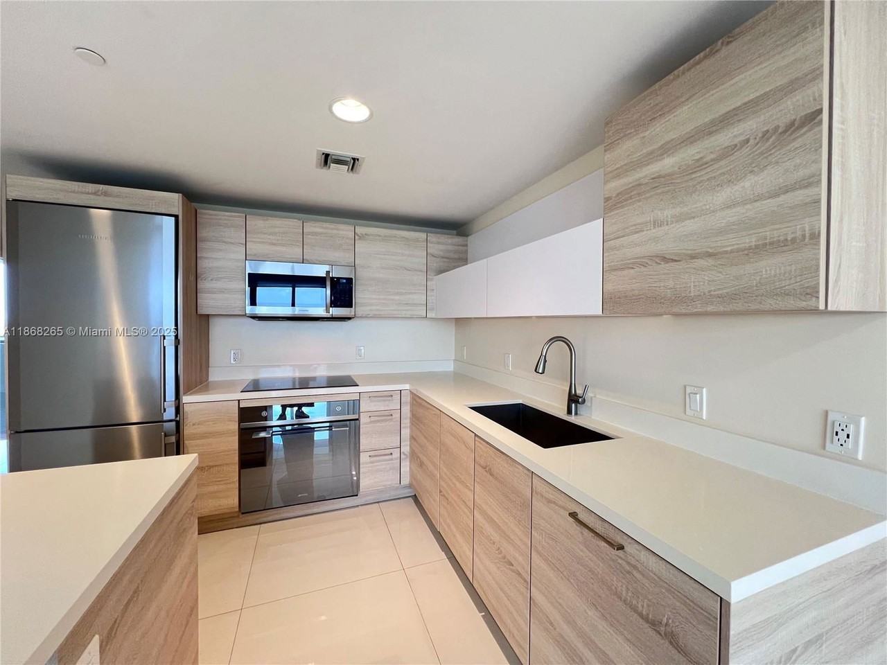 16385 Biscayne Blvd #2103 - Photo 6 of 8