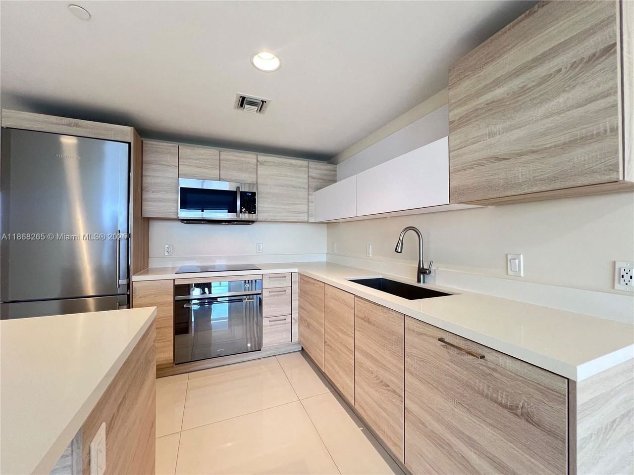 16385 Biscayne Blvd #2103 - Photo 7 of 8