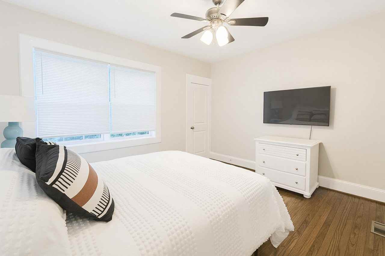 Charlotte Pl Nw - Photo 4 of 16