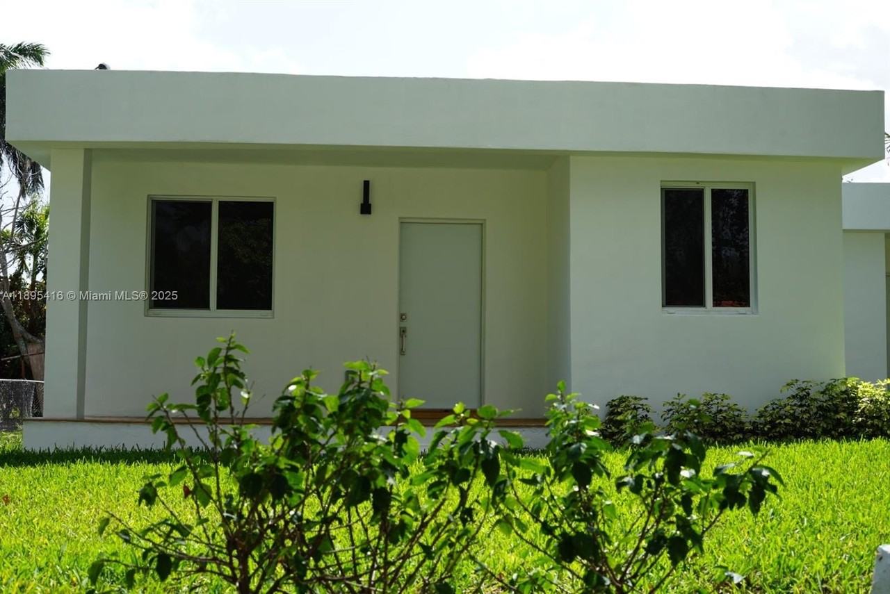 1450 Ne 147th St - Photo 2 of 10