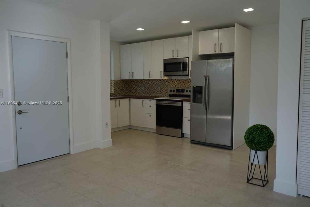 1450 Ne 147th St - Photo 7 of 10