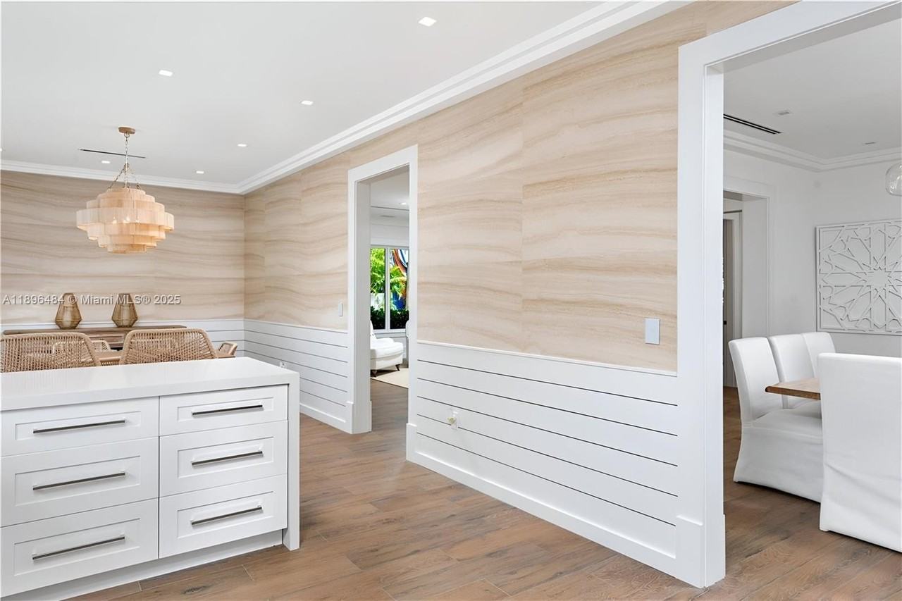 2575 Pine Tree Dr - Photo 5 of 30