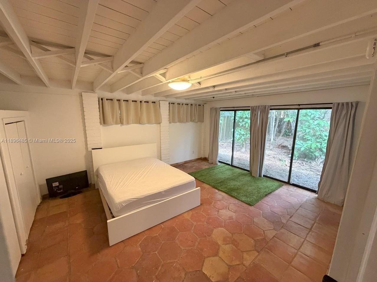 491 Ne 163rd St #1 - Photo 5 of 5