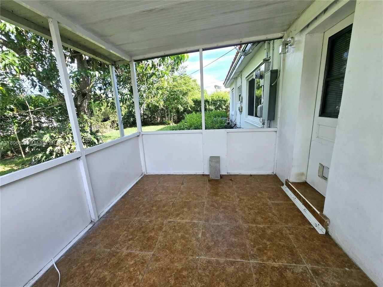 18441 Ne 20th Pl - Photo 7 of 20