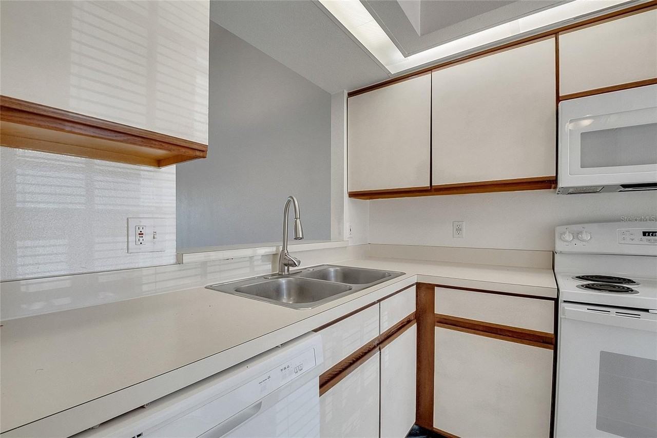 1239 Lucaya Circle - Photo 7 of 47