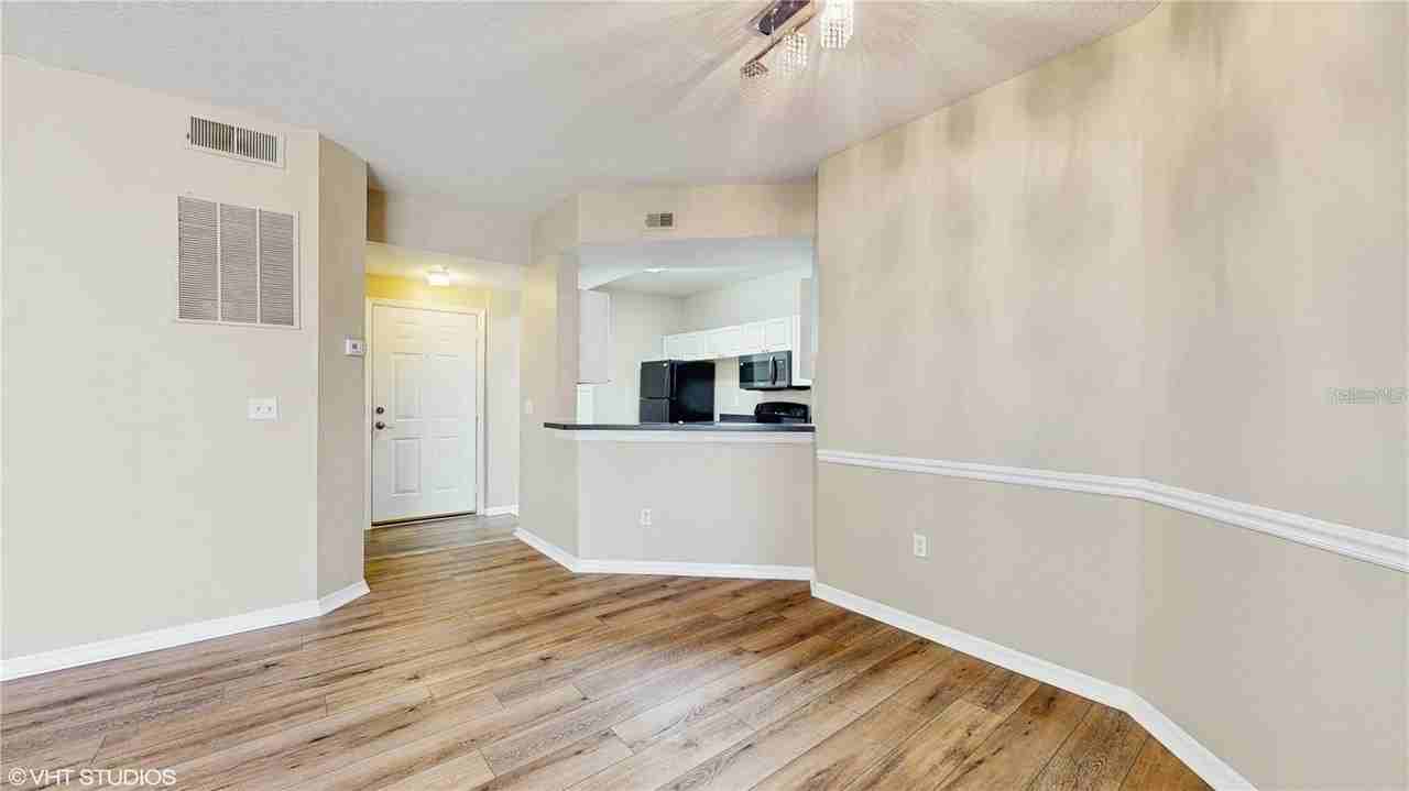 5512 Metrowest Blvd #203 - Photo 5 of 19