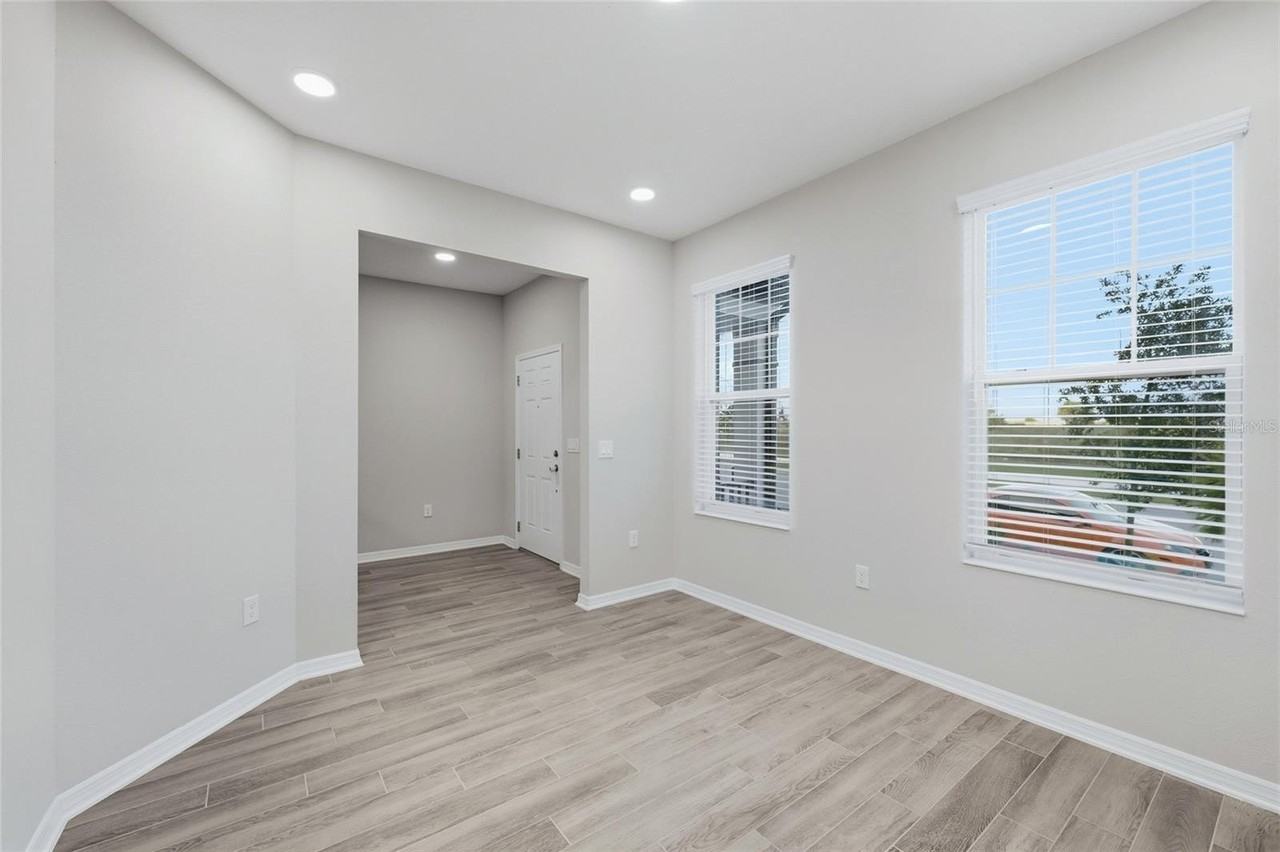 12172 Plumpton Dr - Photo 4 of 25