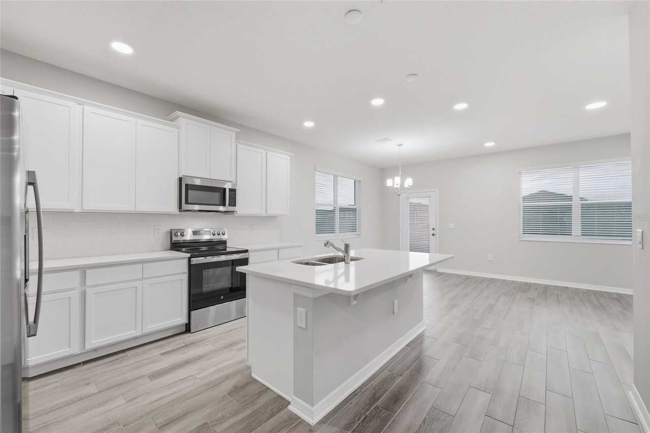 12172 Plumpton Dr - Photo 6 of 25