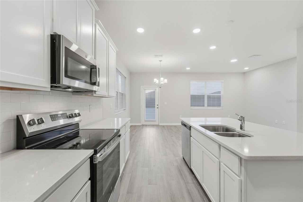 12172 Plumpton Dr - Photo 7 of 25