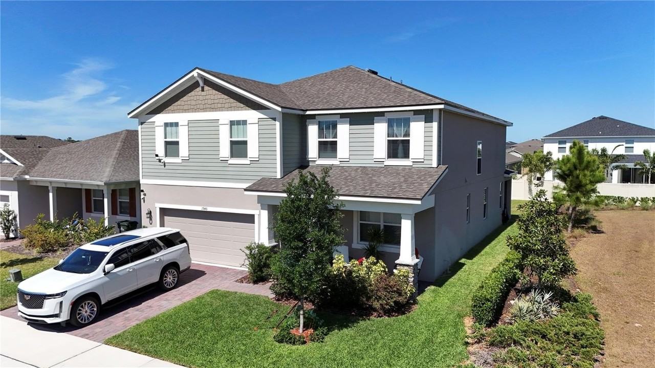 1940 Valencia Blossom St - Photo 2 of 27