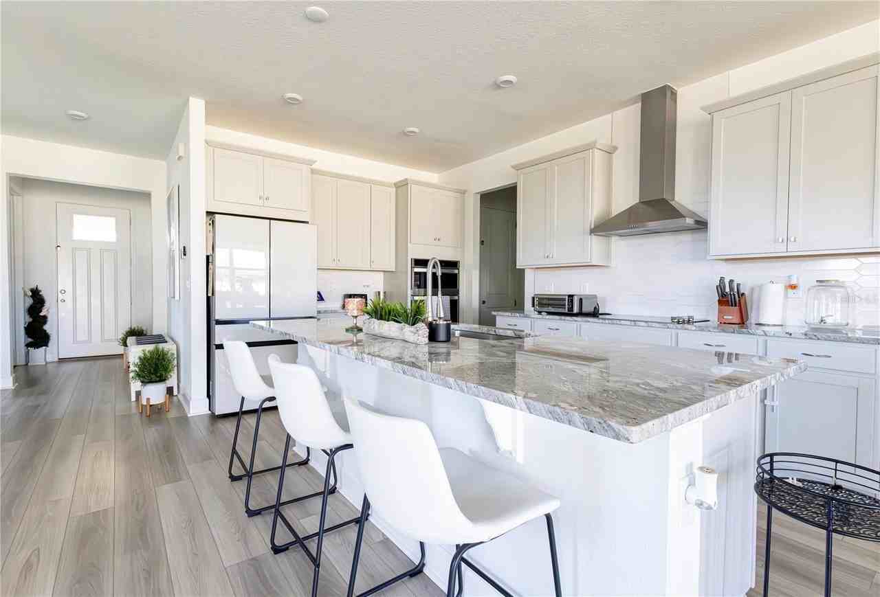 1940 Valencia Blossom St - Photo 7 of 27