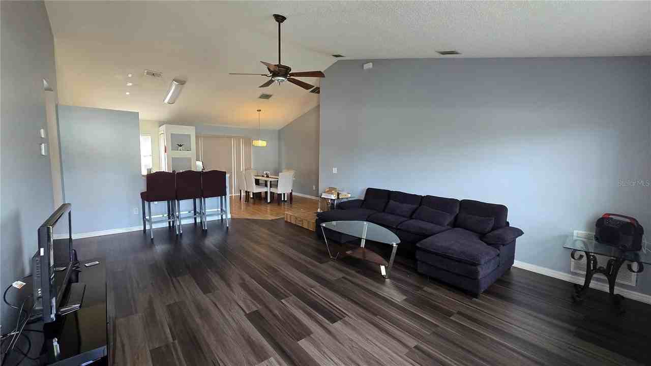 1905 Myakka Ct - Photo 2 of 15