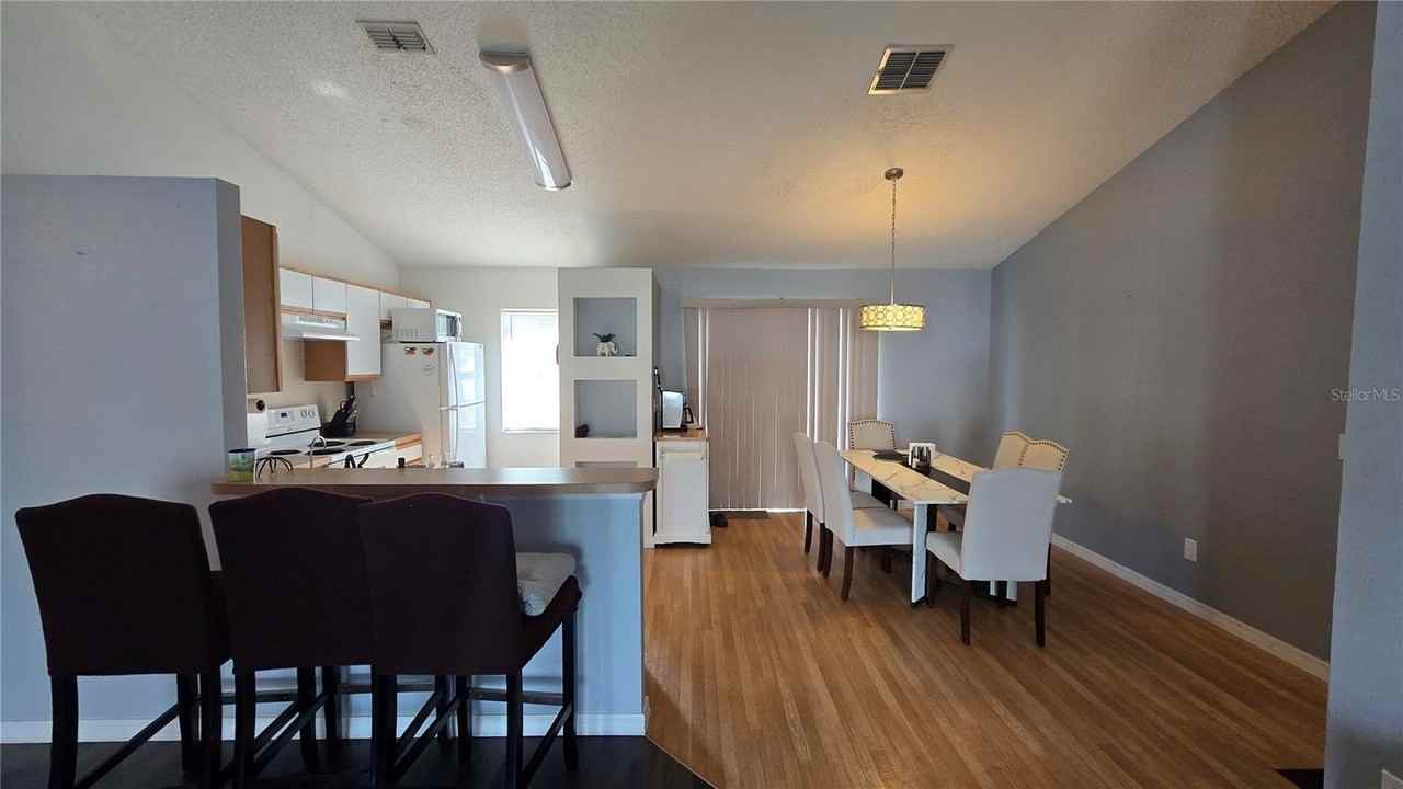 1905 Myakka Ct - Photo 4 of 15