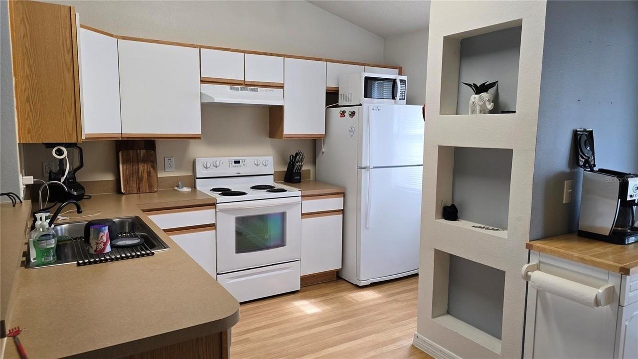 1905 Myakka Ct - Photo 6 of 15