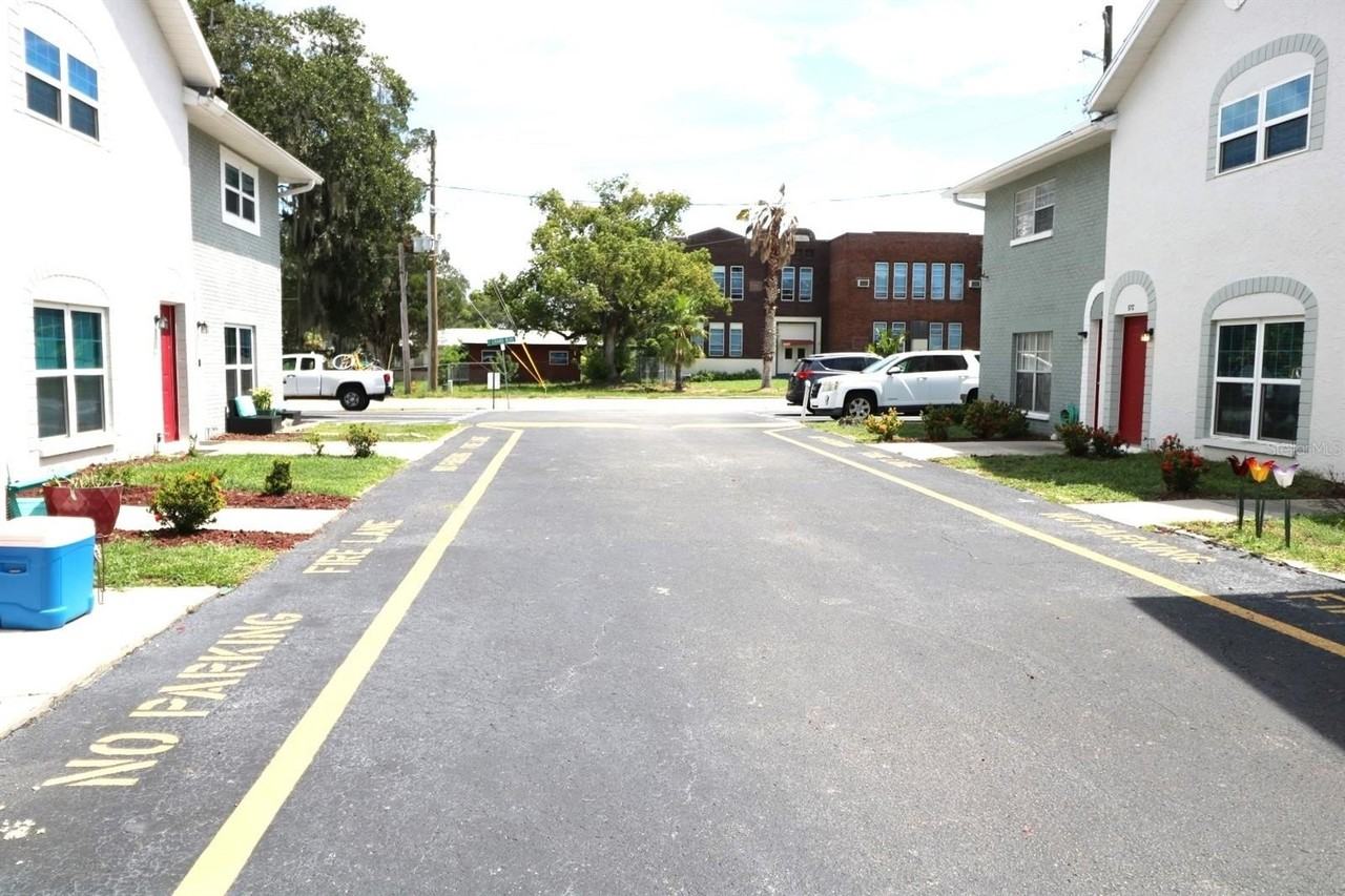 5712 Townhouse Dr - Photo 4 of 34