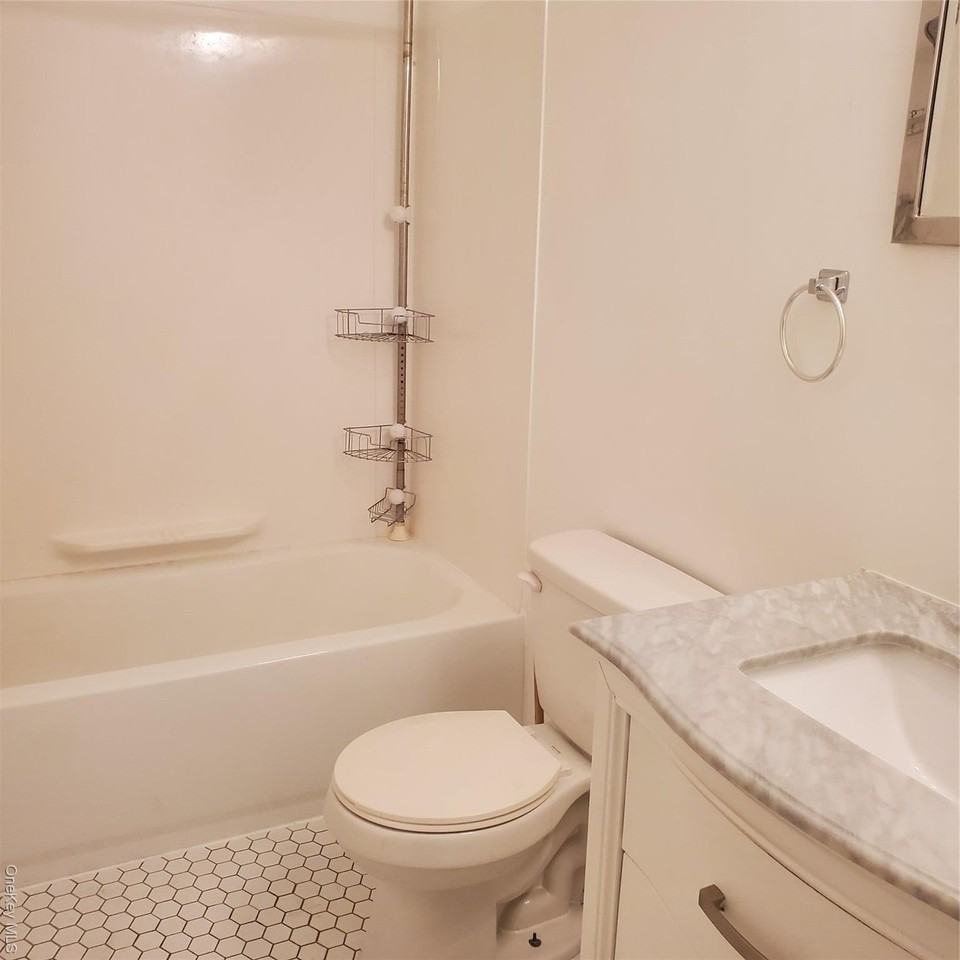 160 West Rd #C37 - Photo 4 of 8