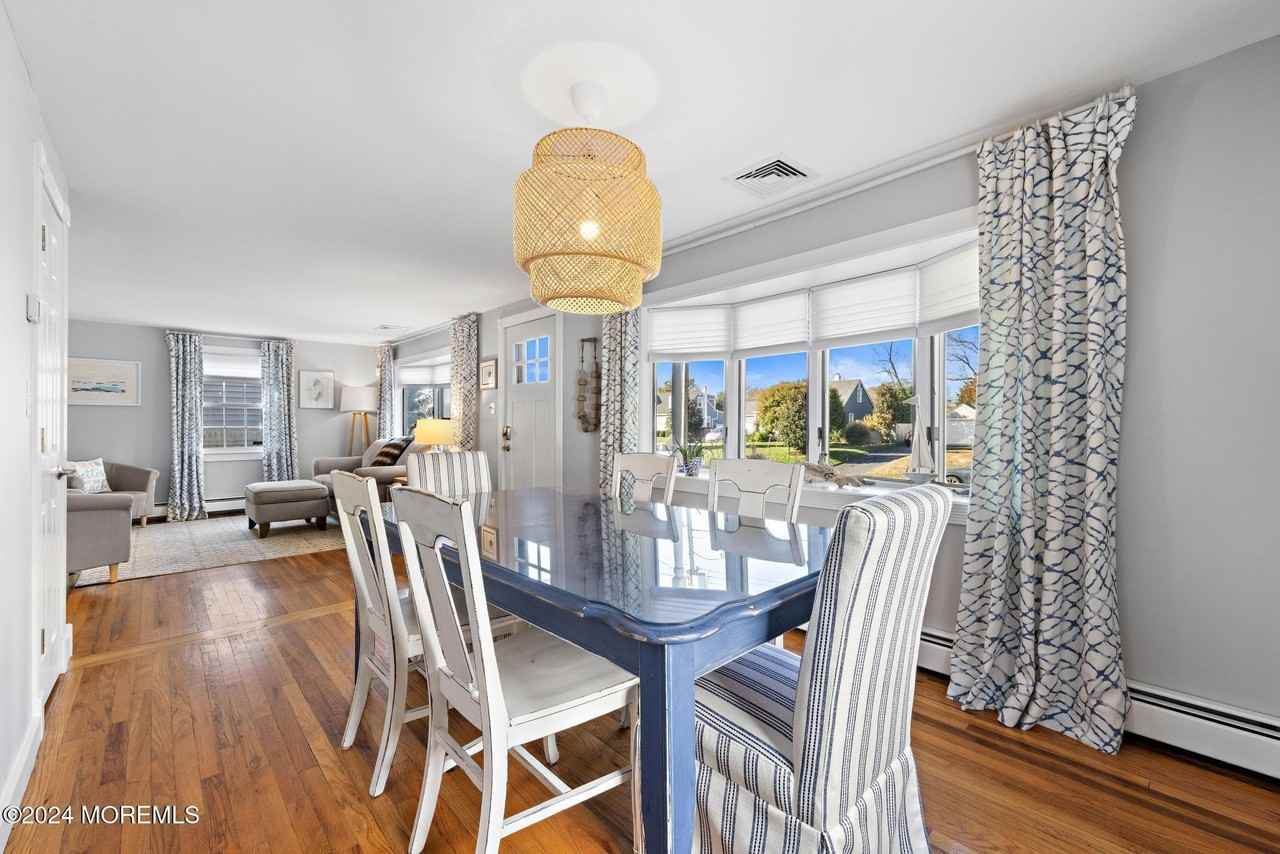 345 Macarthur Ave - Photo 6 of 22