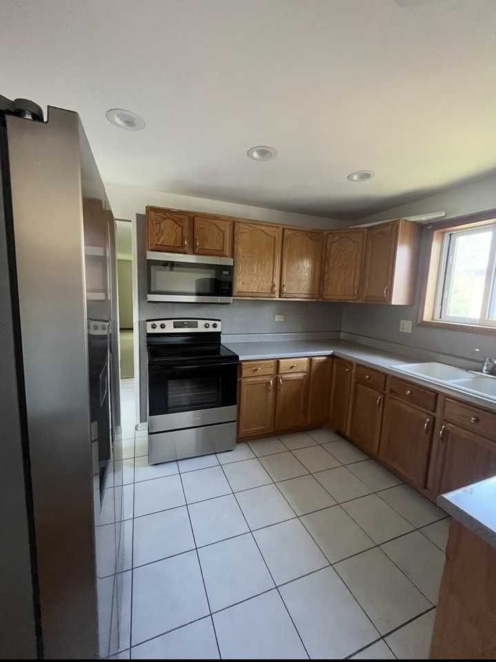 21W276 Tee Ln #C - Photo 3 of 8